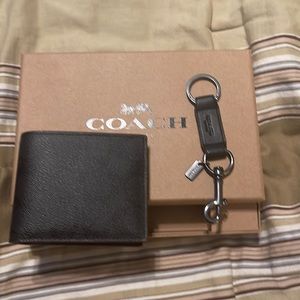 New mens coach wallet and keychain. Missing separate money clip.